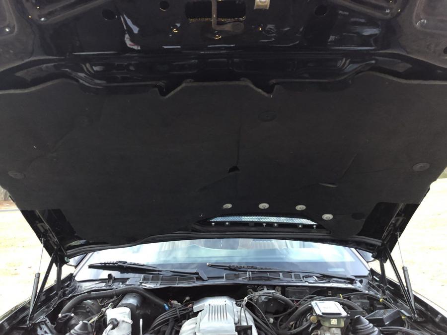 Моторный отсек Pontiac Firebird Trans Am GTA KITT Tribute 1987 года  (фото 71 из 78)